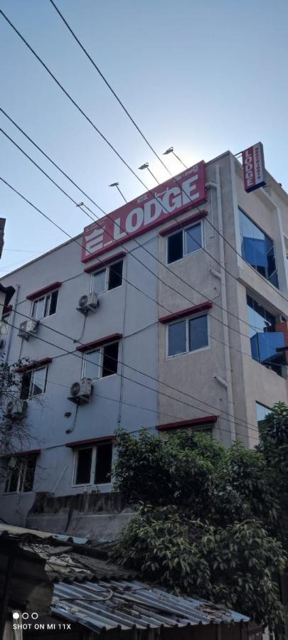 E Lodge Visakhapatnam Buitenkant foto